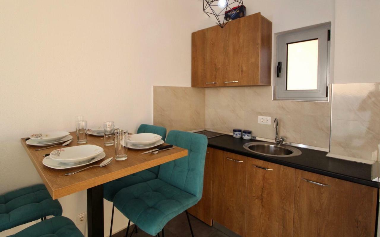 Apartments Komina Utjeha Eksteriør bilde